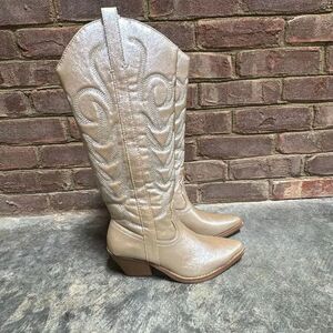 Coconuts by Matisse Women’s Gold Faux Leather Cowgirl Boots Sz 6